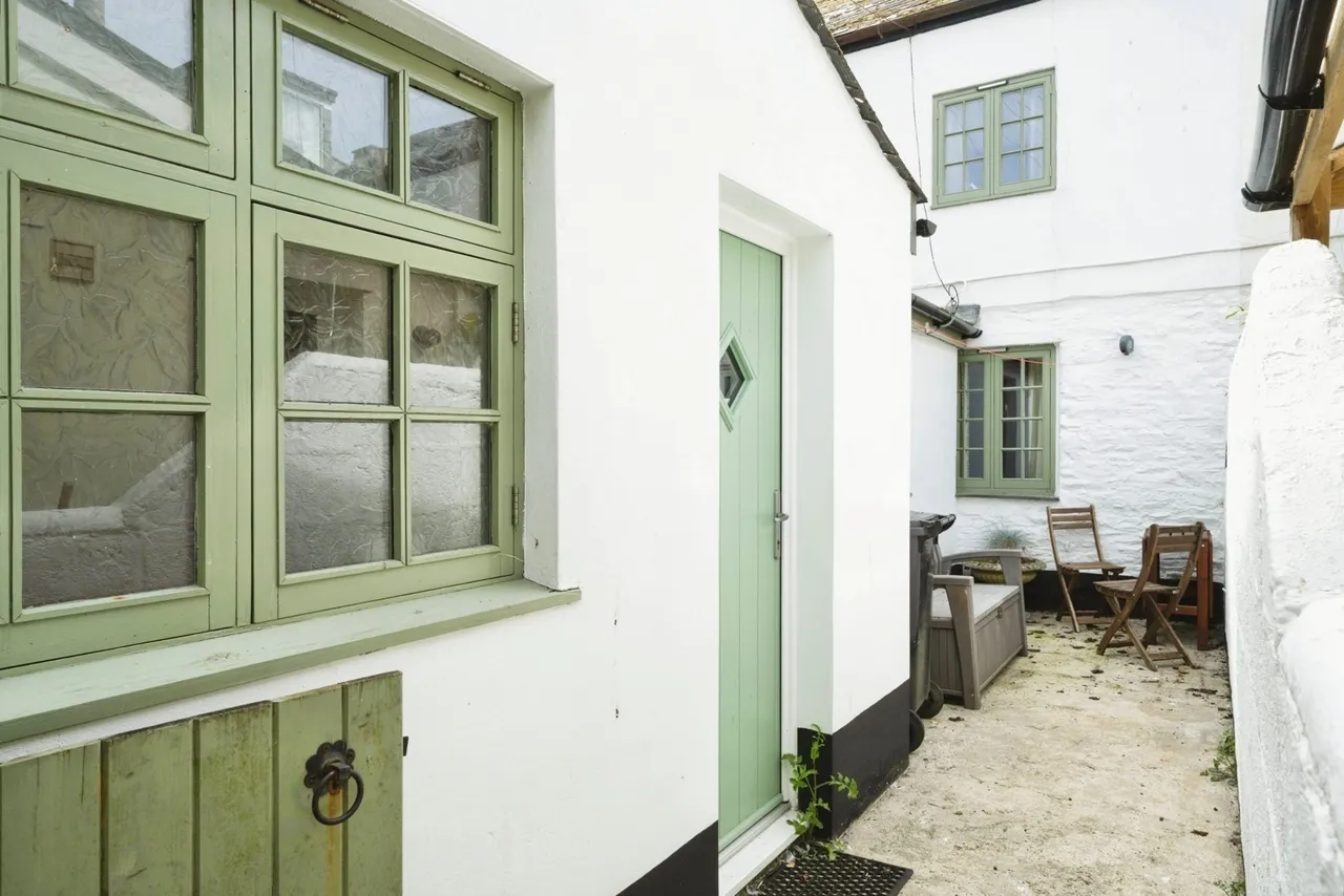 West Looe Square, Looe, PL13, photo 4