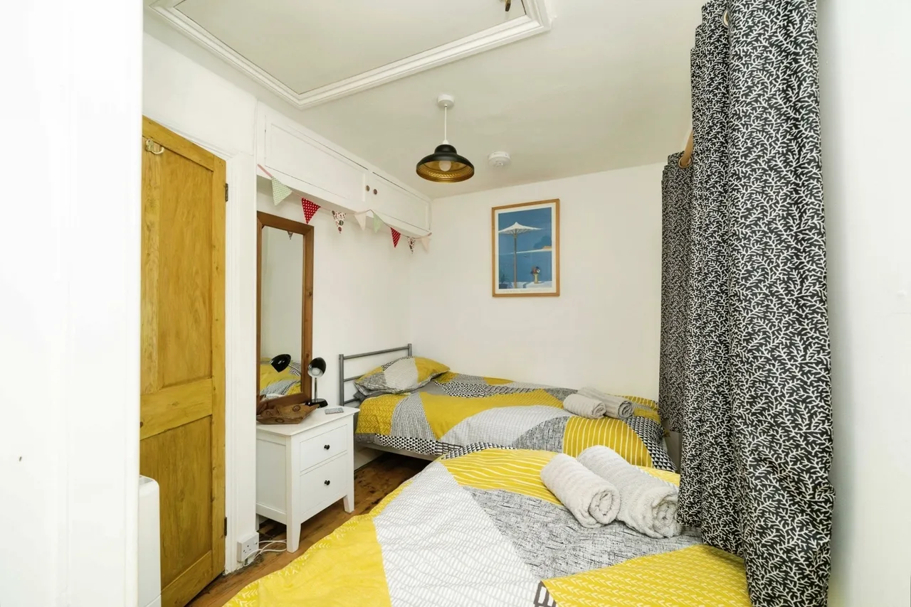 West Looe Square, Looe, PL13, photo 12
