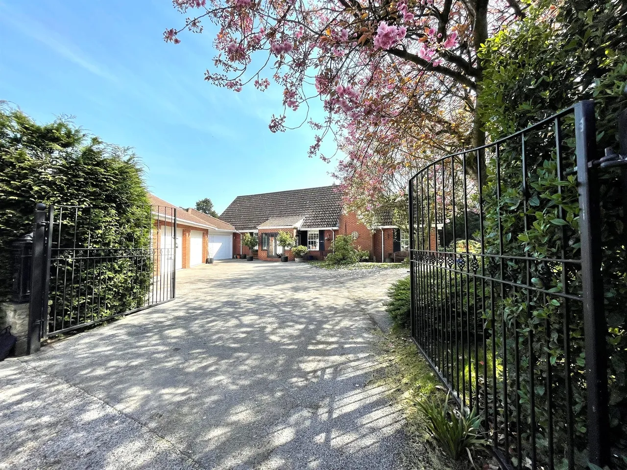 4 bed house for sale — Blyth Hall, Blyth, Worksop