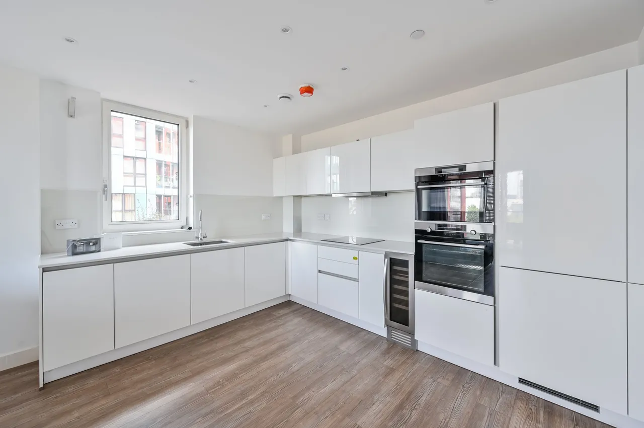 Apartment 12, Distel Apartments, 19 Telegraph Avenue, London, photo 4