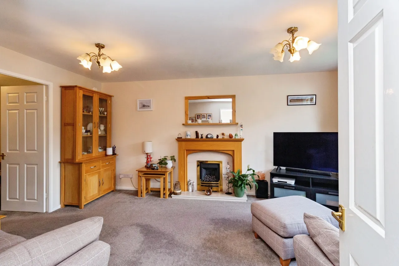 Cooke Drive, Telford, photo 2