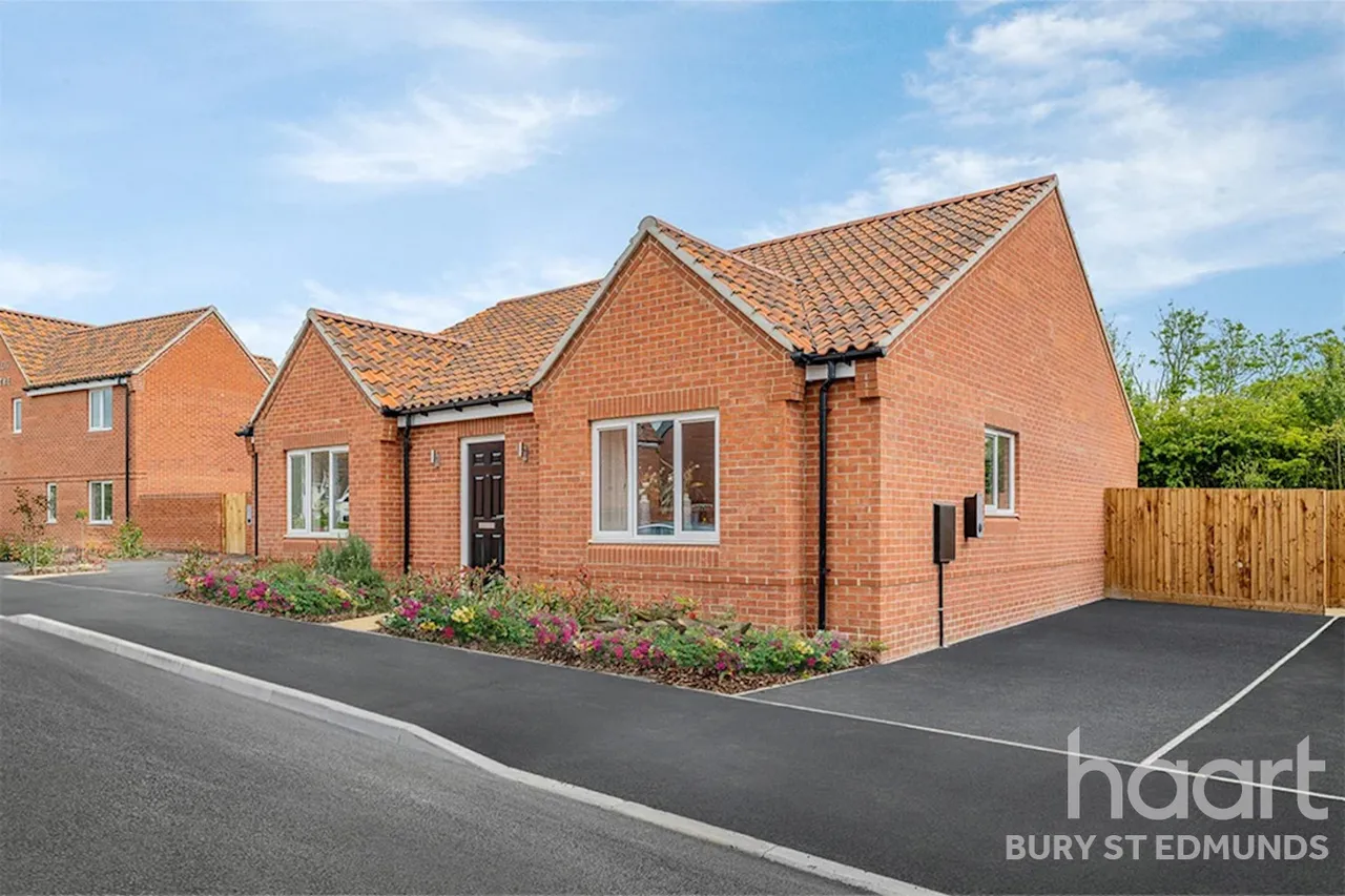 3 bed house for sale, Copper Field, Church Rioad, IP14