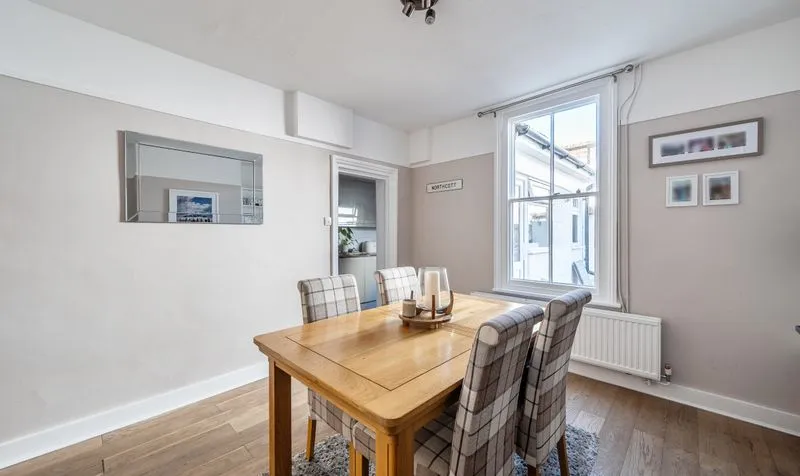 Victoria Place, Epsom, KT17, photo 4