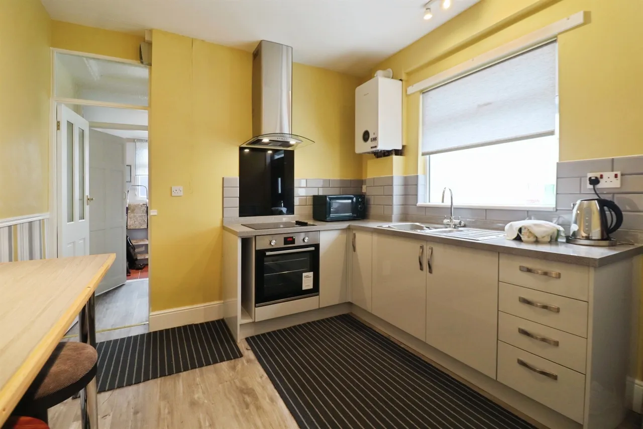 Oxford Street, Nantgarw, CF15, photo 9