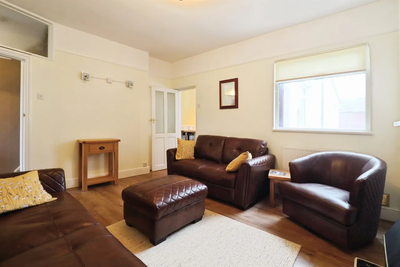 Oxford Street, Nantgarw, CF15, photo 8
