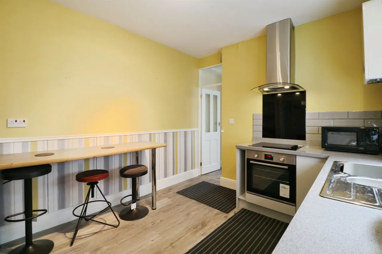 Oxford Street, Nantgarw, CF15, photo 12