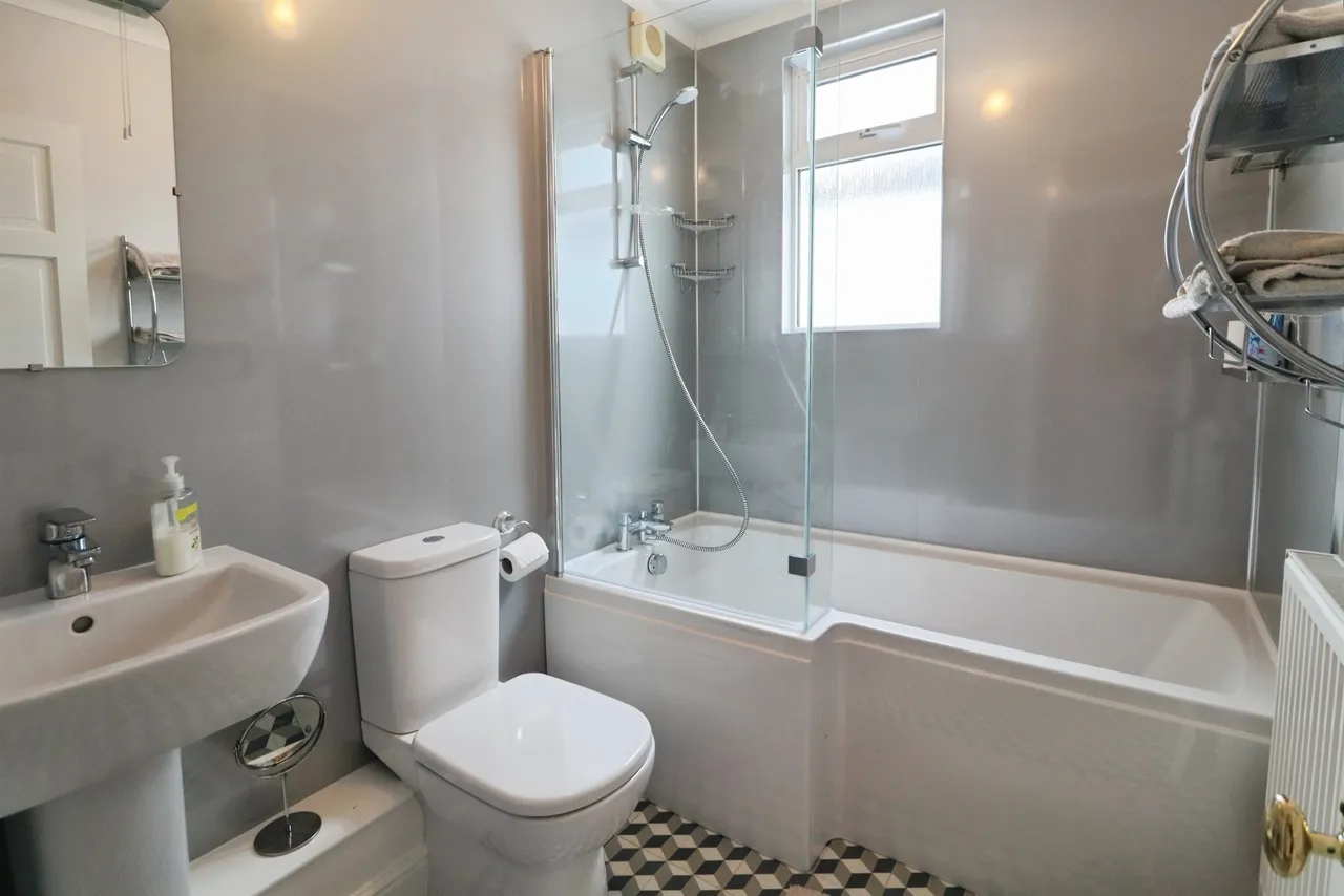 Oxford Street, Nantgarw, CF15, photo 13