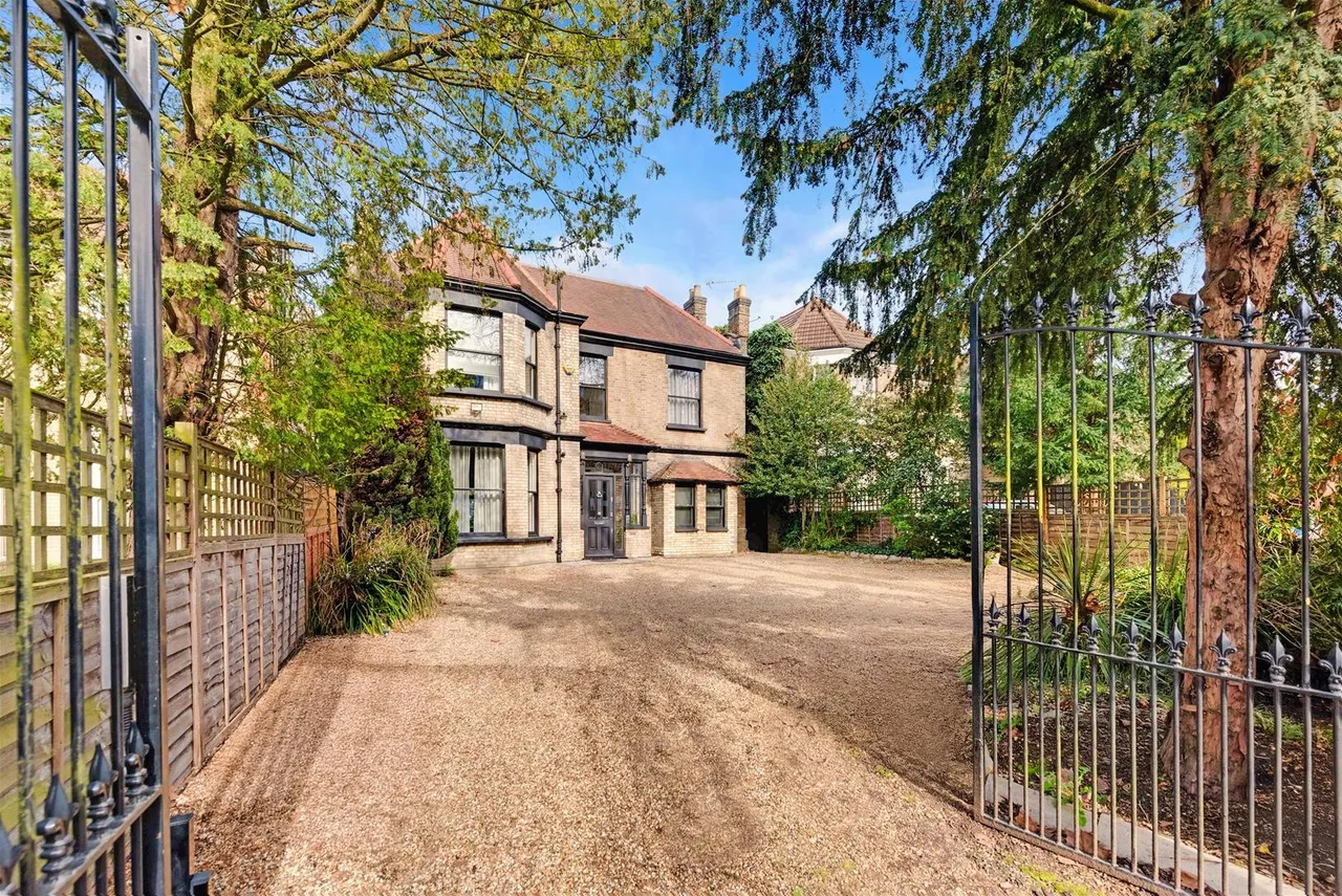 Willesden Lane, London NW2 5RE, photo 3