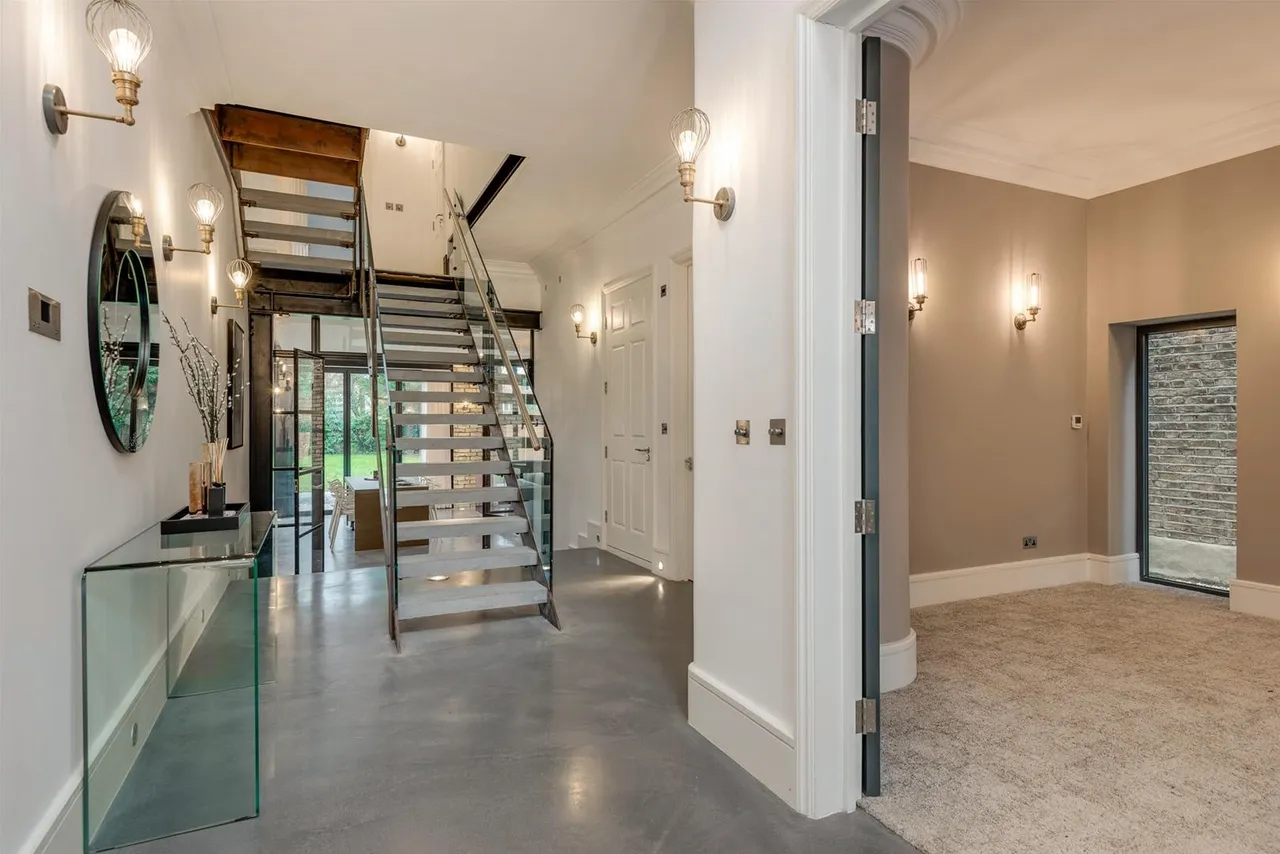 Willesden Lane, London NW2 5RE, photo 13