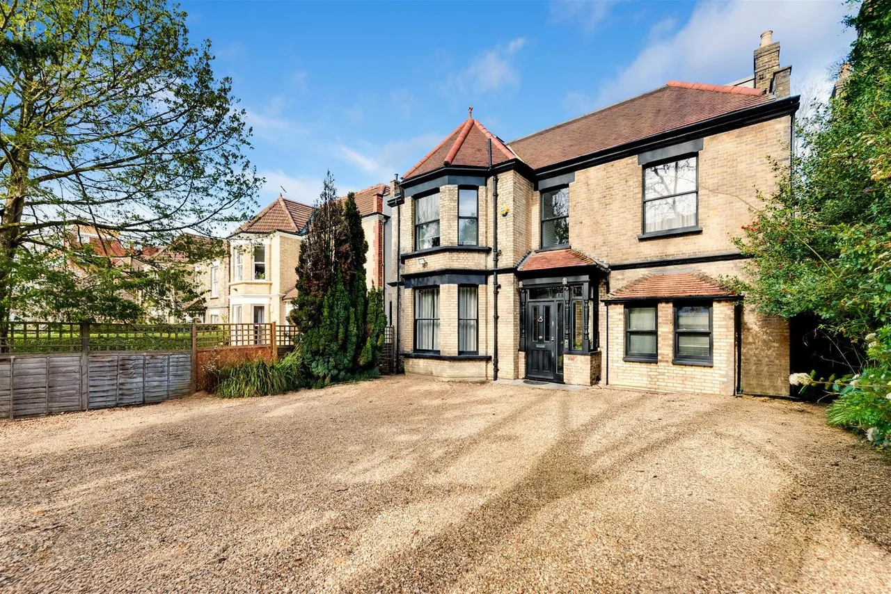 Willesden Lane, London NW2 5RE, photo 22