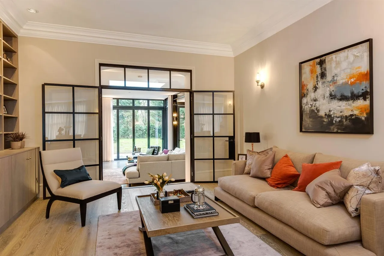Willesden Lane, London NW2 5RE, photo 11