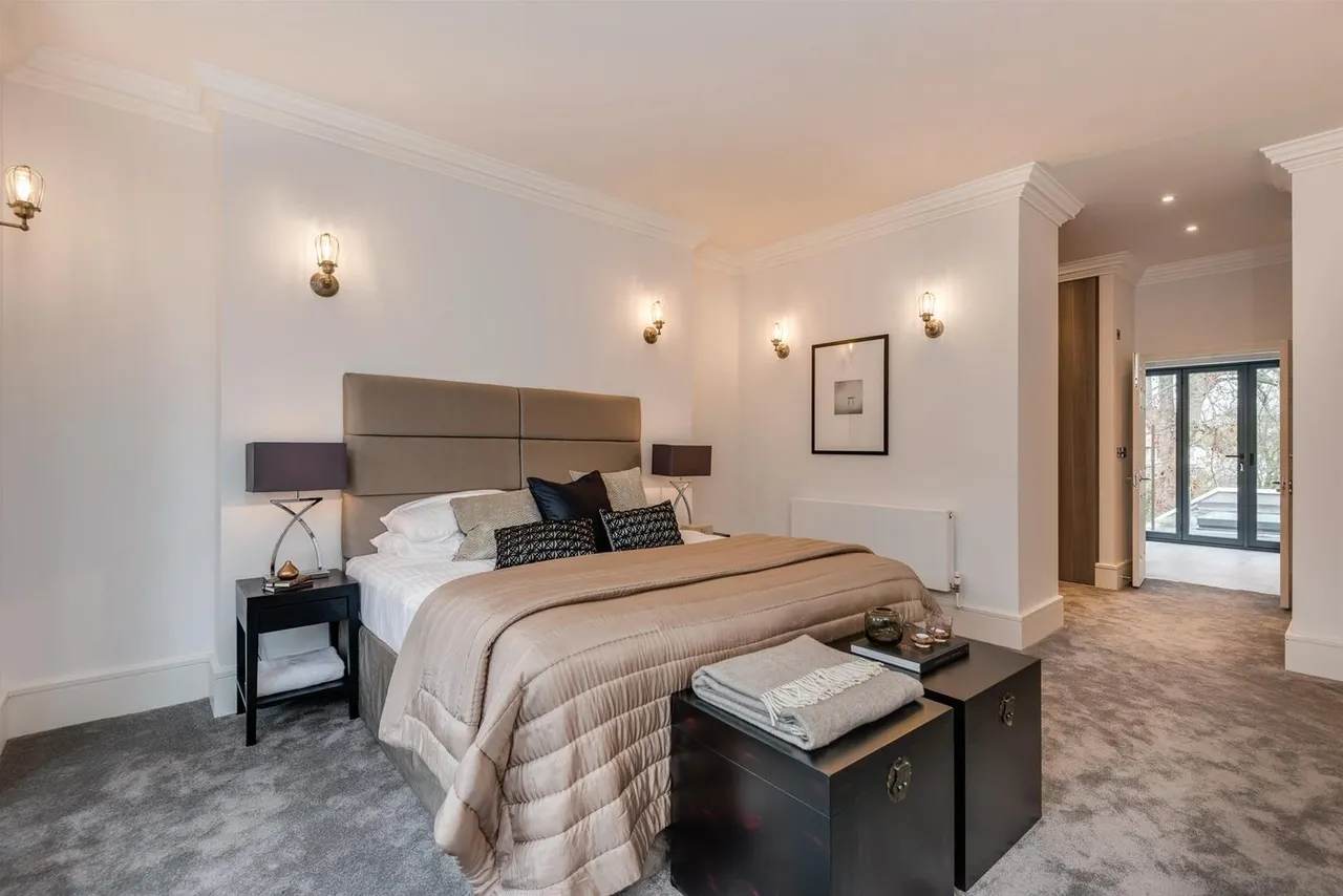 Willesden Lane, London NW2 5RE, photo 17