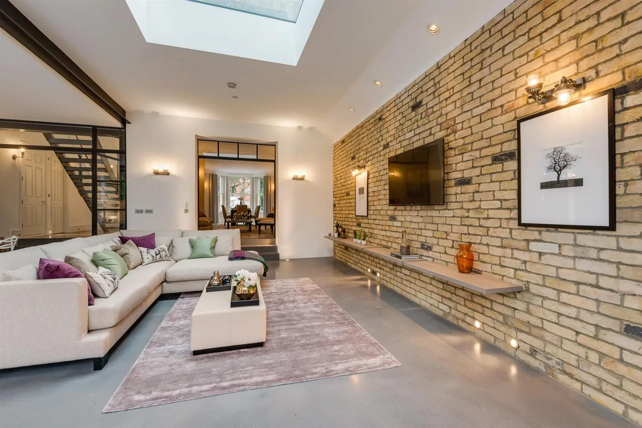 Willesden Lane, London NW2 5RE, photo 20