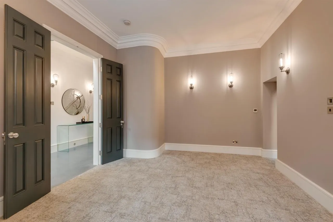 Willesden Lane, London NW2 5RE, photo 15