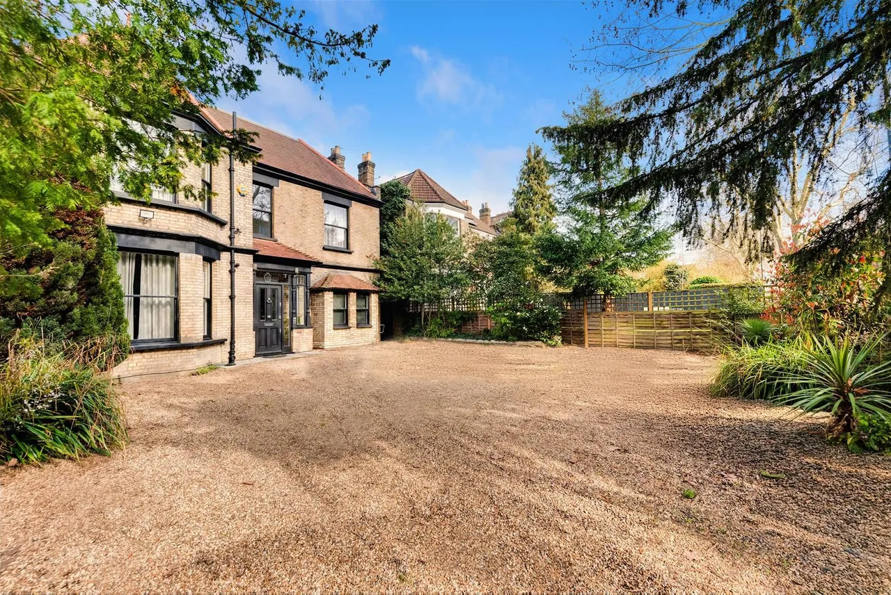 Willesden Lane, London NW2 5RE, photo 25