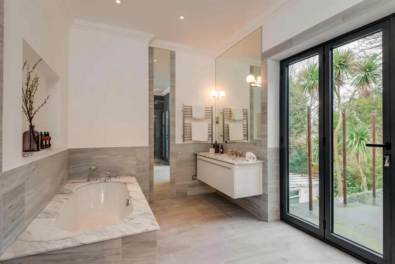 Willesden Lane, London NW2 5RE, photo 18