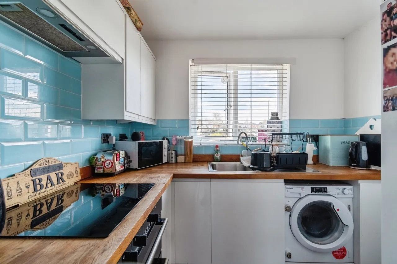 Gatcombe Drive, Stoke Gifford, Bristol, Gloucestershire, BS34, photo 4