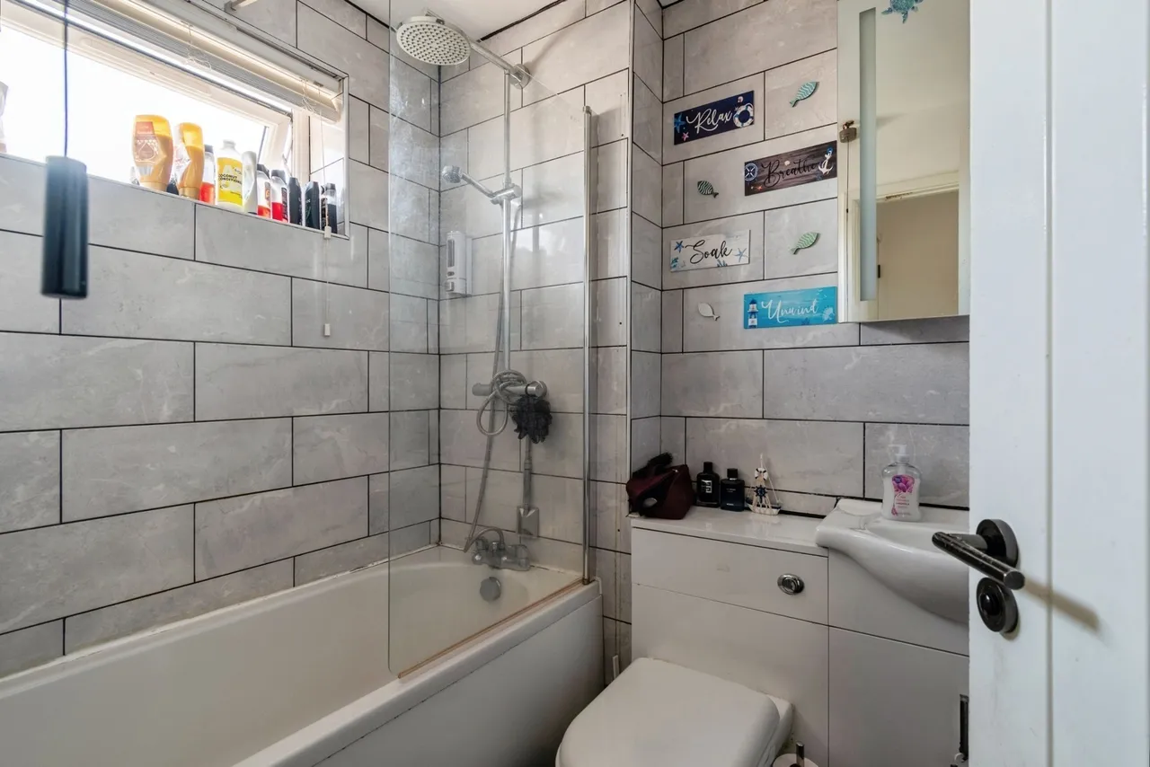 Gatcombe Drive, Stoke Gifford, Bristol, Gloucestershire, BS34, photo 3