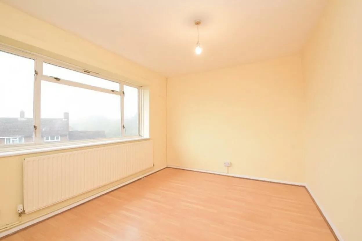 Compton Crescent, Northolt, UB5, photo 3