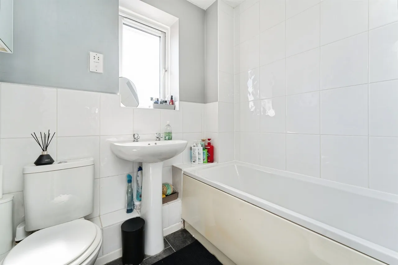 Peterhouse Crescent, March, photo 12