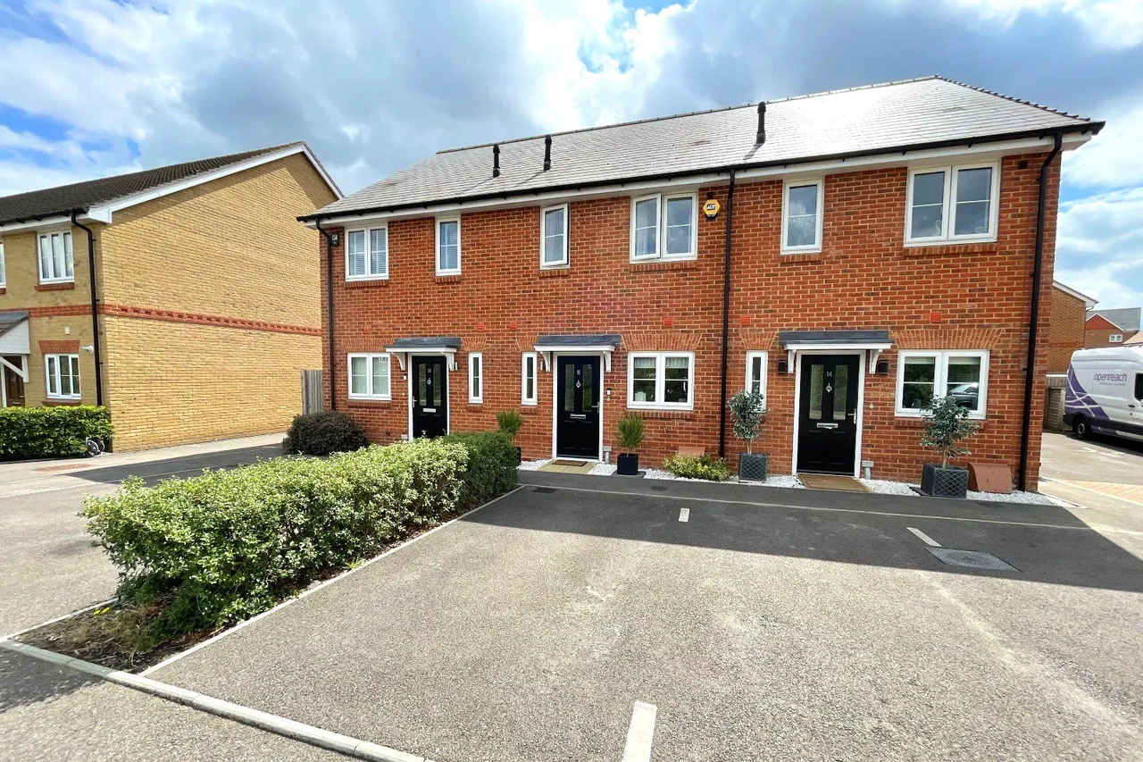 2 bed house for sale — Elizabeth Bree Close, Ash, Guildford, Surrey, GU12 6FR