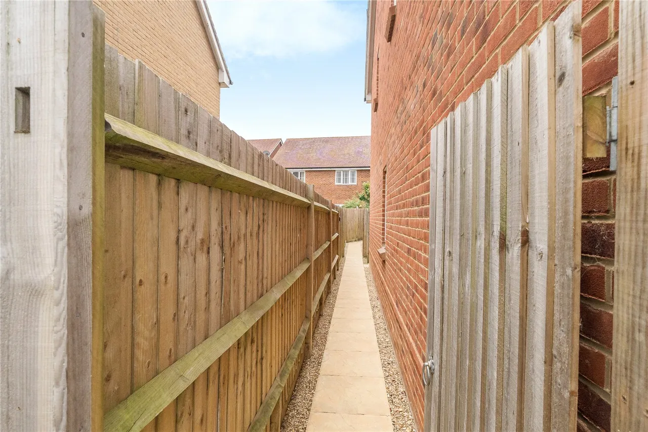 Elizabeth Bree Close, Ash, Guildford, Surrey, GU12 6FR, photo 20