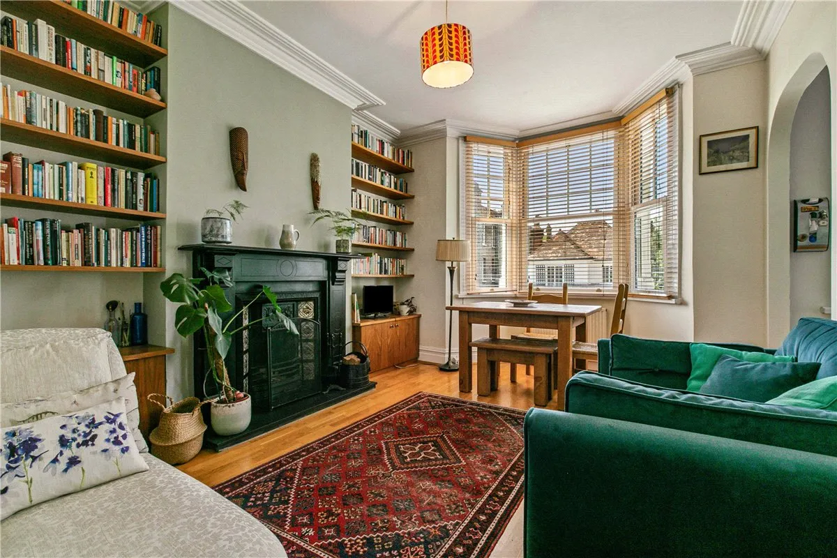 2 bed flat for sale, Fulham Palace Road, London, SW6