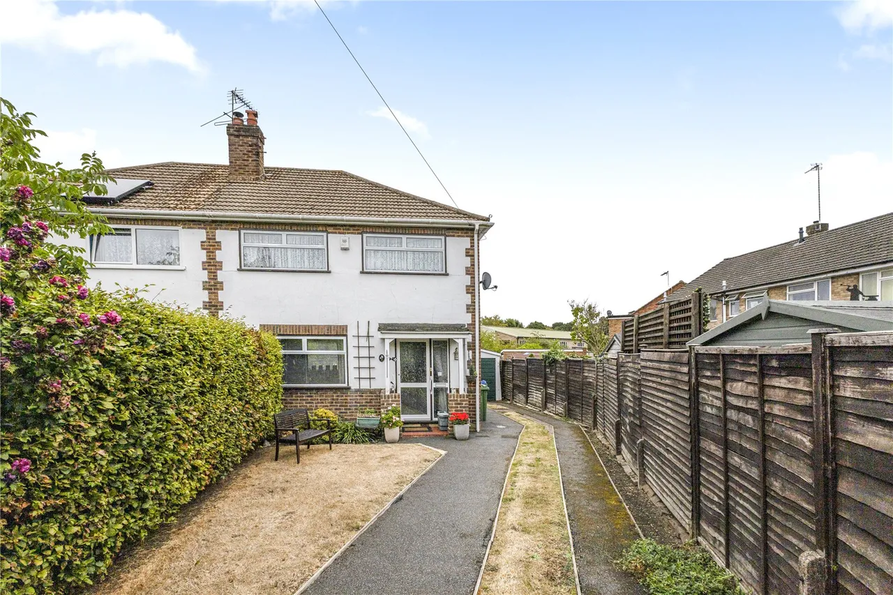 3 bed house for sale, Sherwood Road, Knaphill, GU21