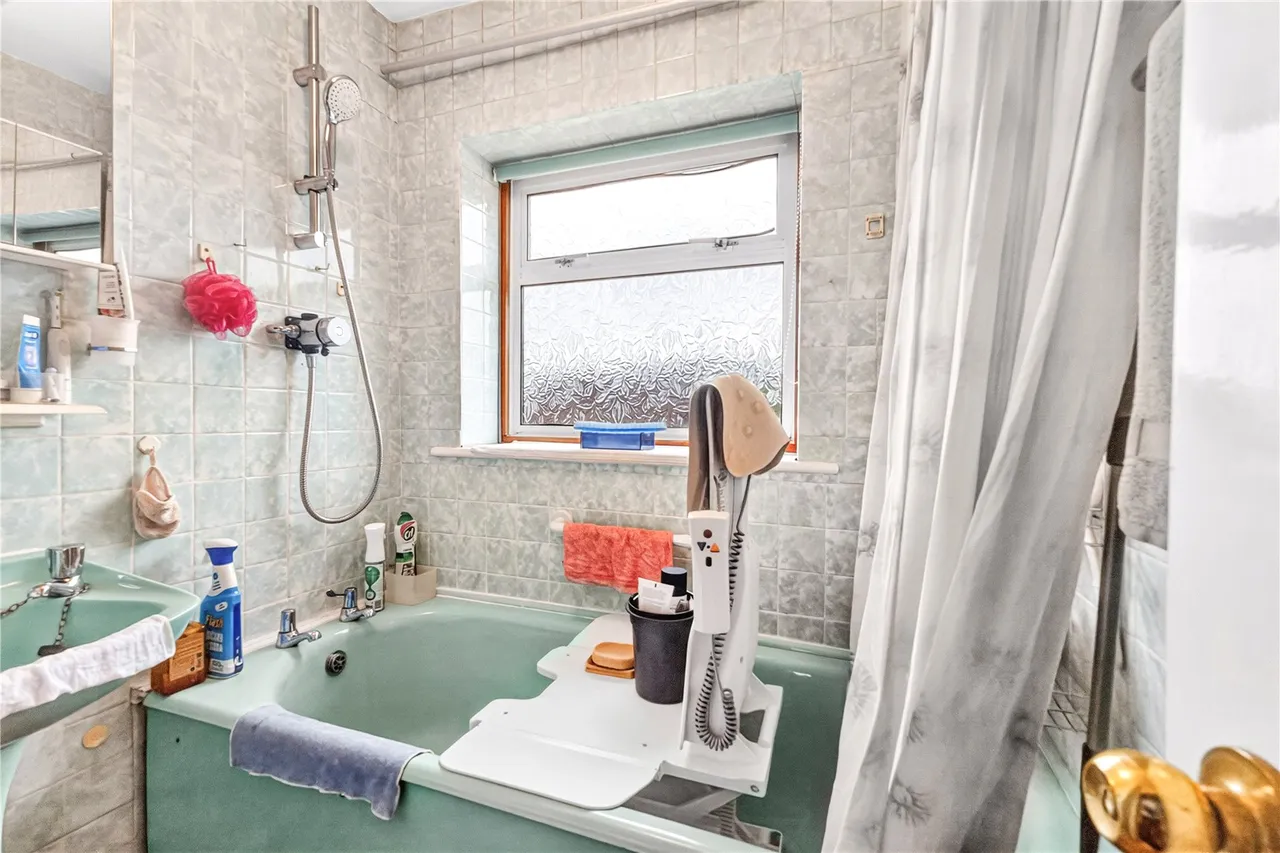 Sherwood Road, Knaphill, GU21, photo 12