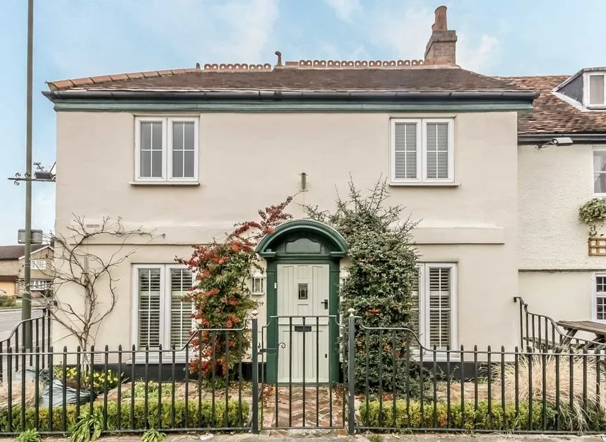 2 bed house to rent — Angel Road, Thames Ditton, KT7