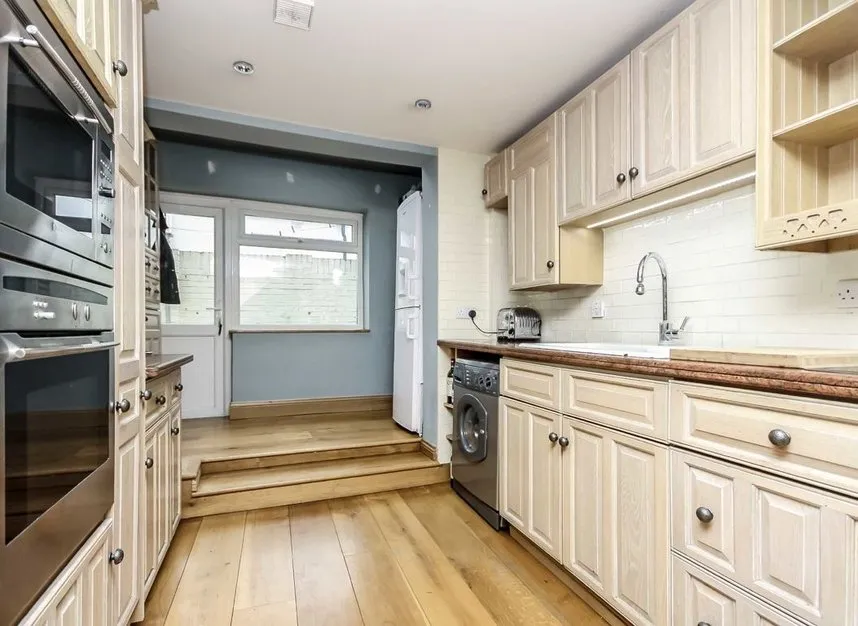 Angel Road, Thames Ditton, KT7, photo 3