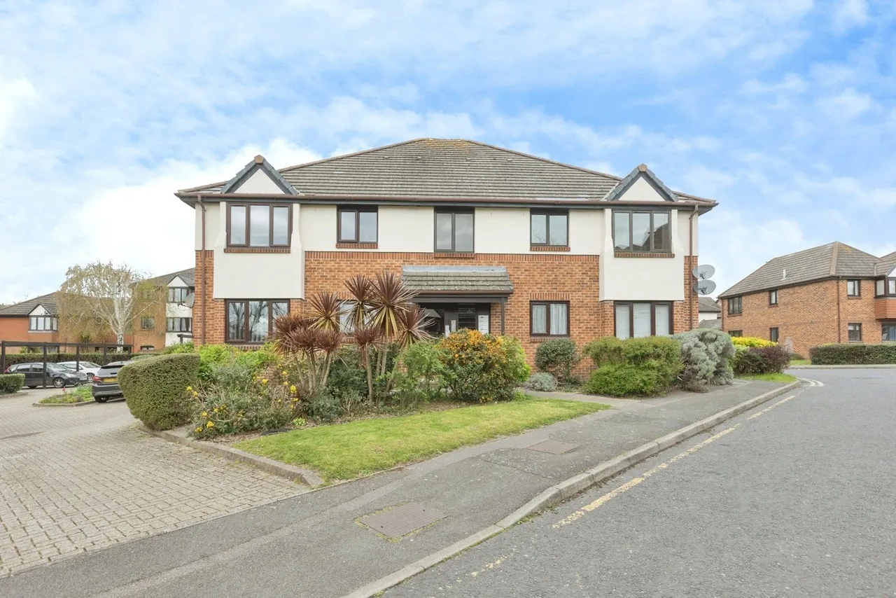 1 bed flat for sale, Haig Gardens, Gravesend, DA12