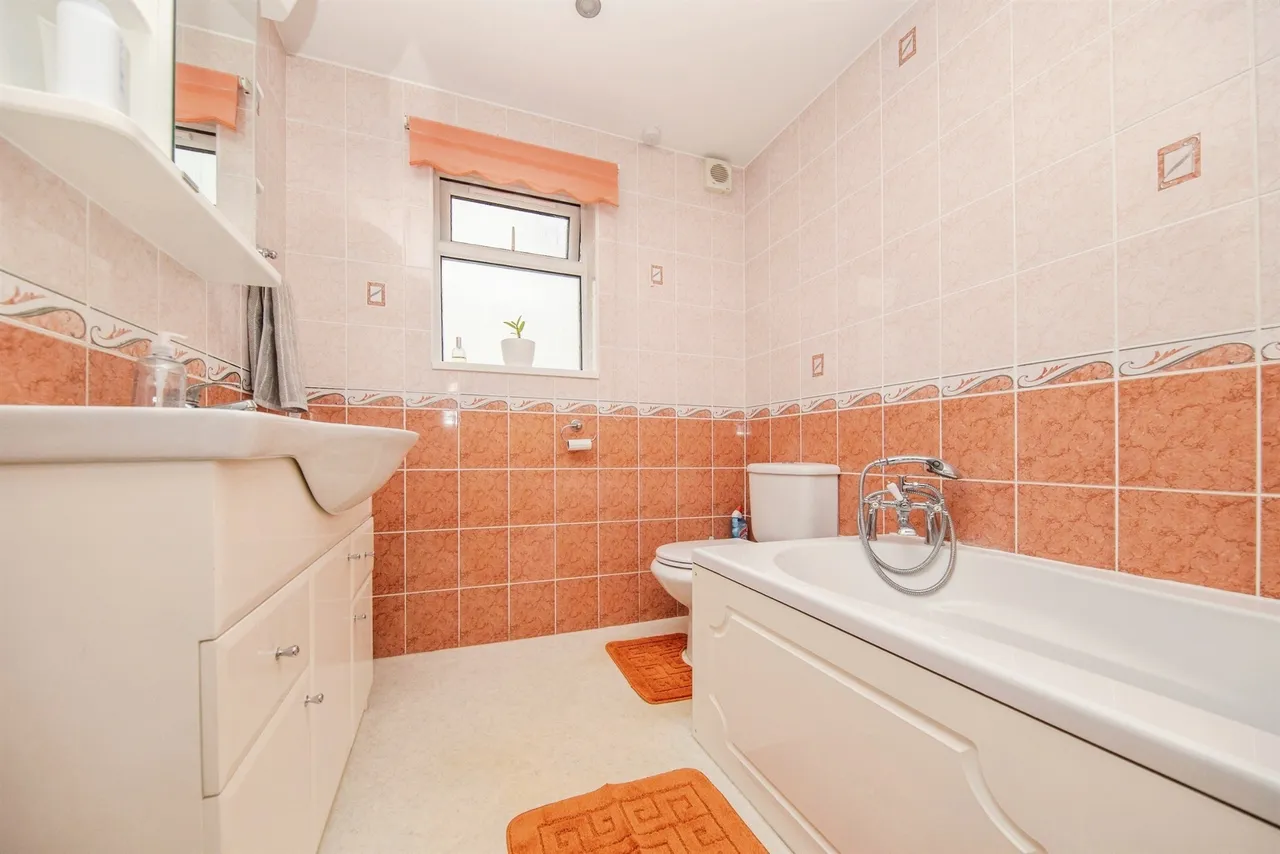 Burrs Road, CLACTON-ON-SEA, photo 11