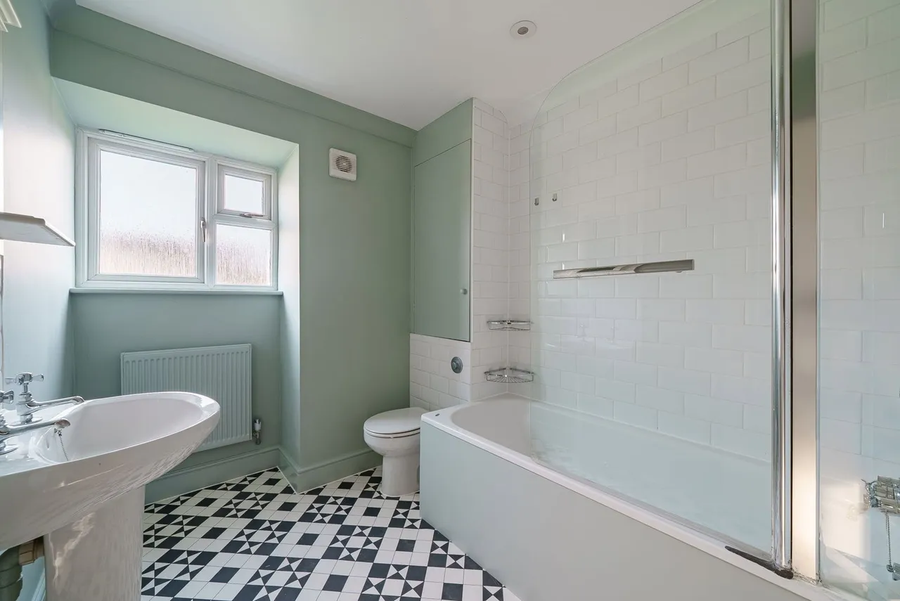Epsom Road, Epsom, KT17 1JH, photo 2