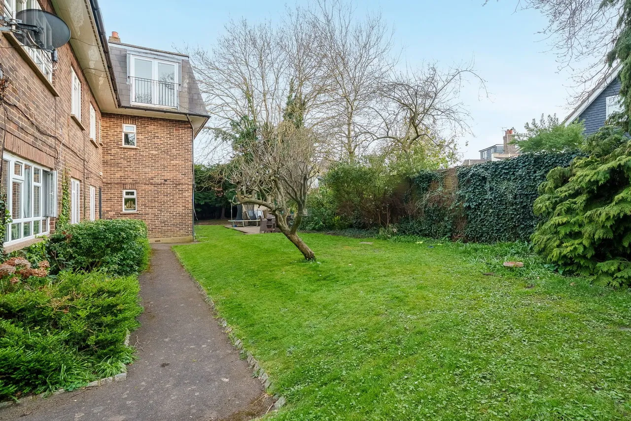 Epsom Road, Epsom, KT17 1JH, photo 11