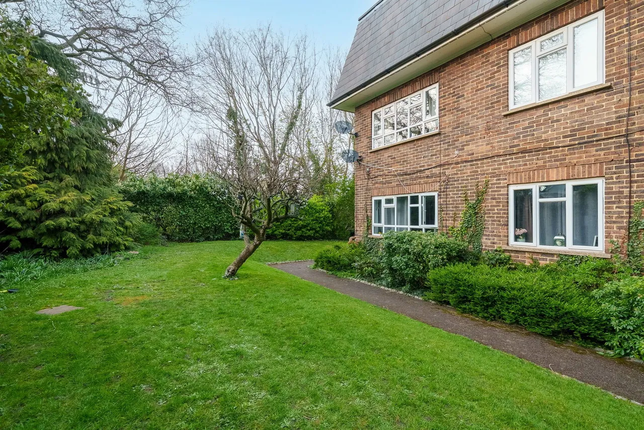 Epsom Road, Epsom, KT17 1JH, photo 12