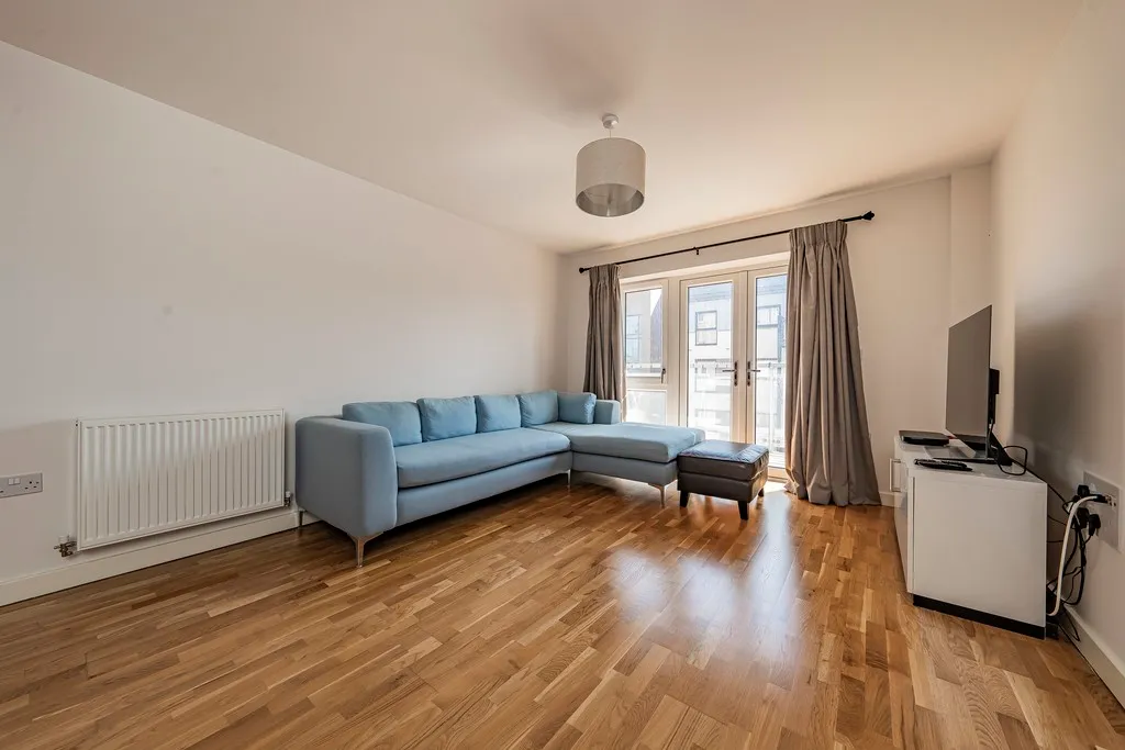 Chelsea Lodge, Wintergreen Boulevard, UB7, photo 7