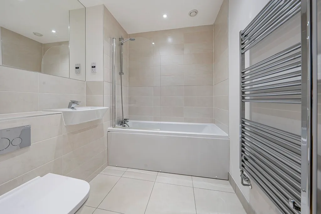 Chelsea Lodge, Wintergreen Boulevard, UB7, photo 6
