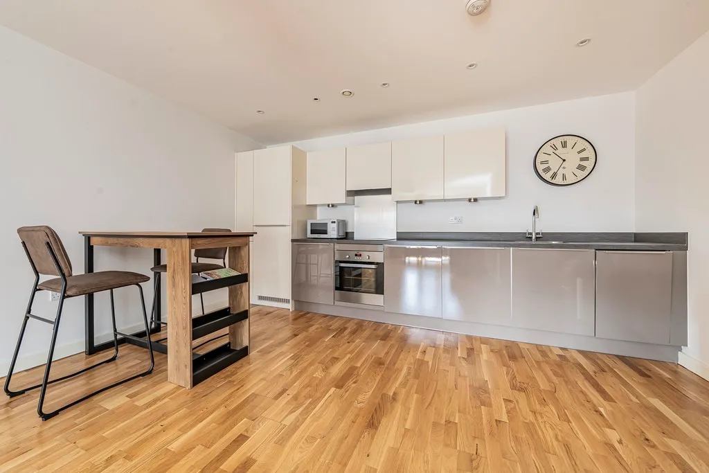 Chelsea Lodge, Wintergreen Boulevard, UB7, photo 3