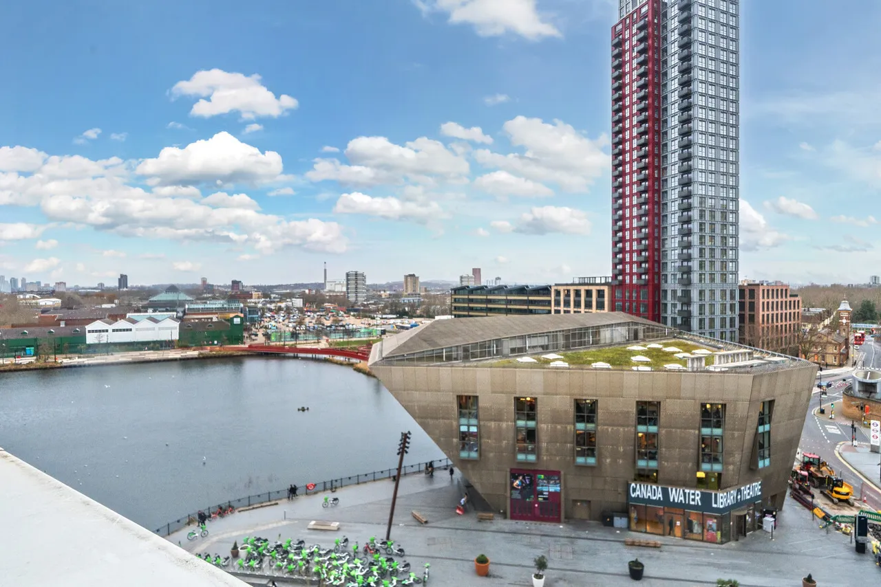 Surrey Quays Road, Canada Water, London, SE16, photo 4