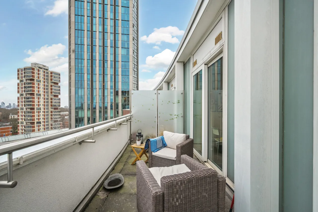 Surrey Quays Road, Canada Water, London, SE16, photo 10