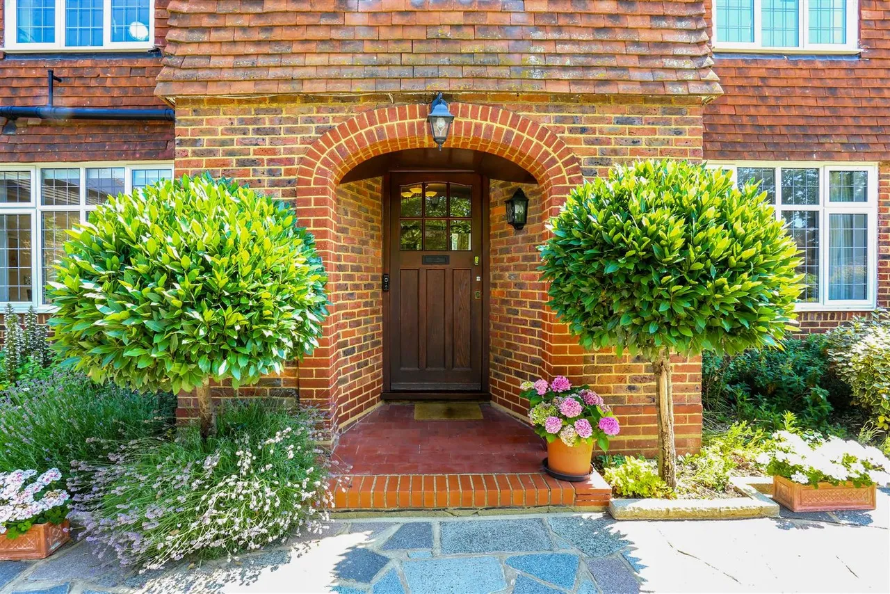 Onslow Avenue, South Cheam, SM2 7ED, photo 2