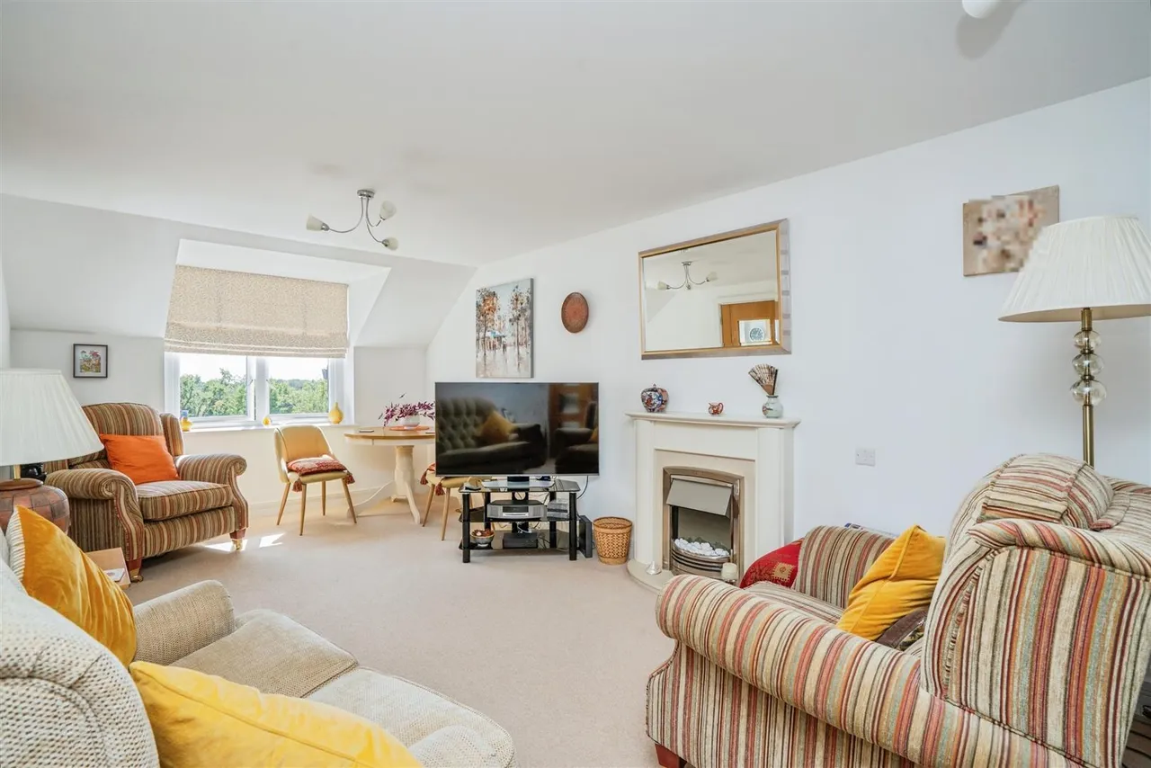 2 bed flat for sale, Beaconsfield Road, Waterlooville, PO7
