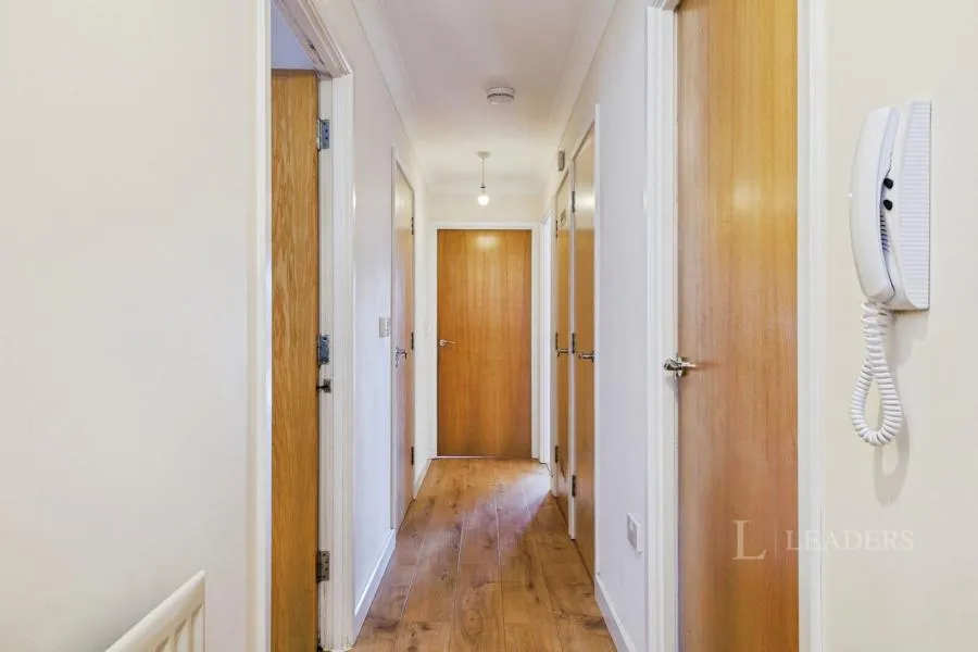 Upper High Street, Epsom, KT17, photo 8