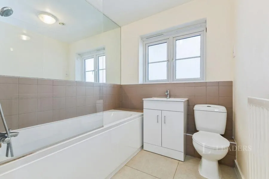 Upper High Street, Epsom, KT17, photo 11