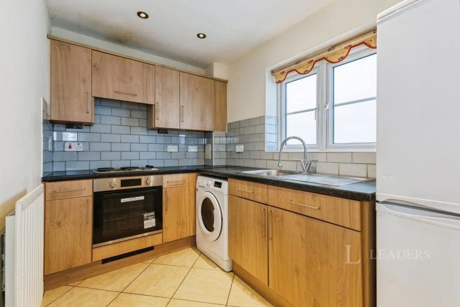 Upper High Street, Epsom, KT17, photo 6
