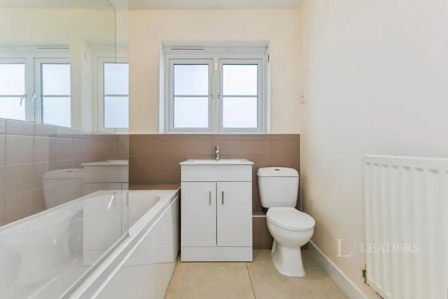 Upper High Street, Epsom, KT17, photo 12