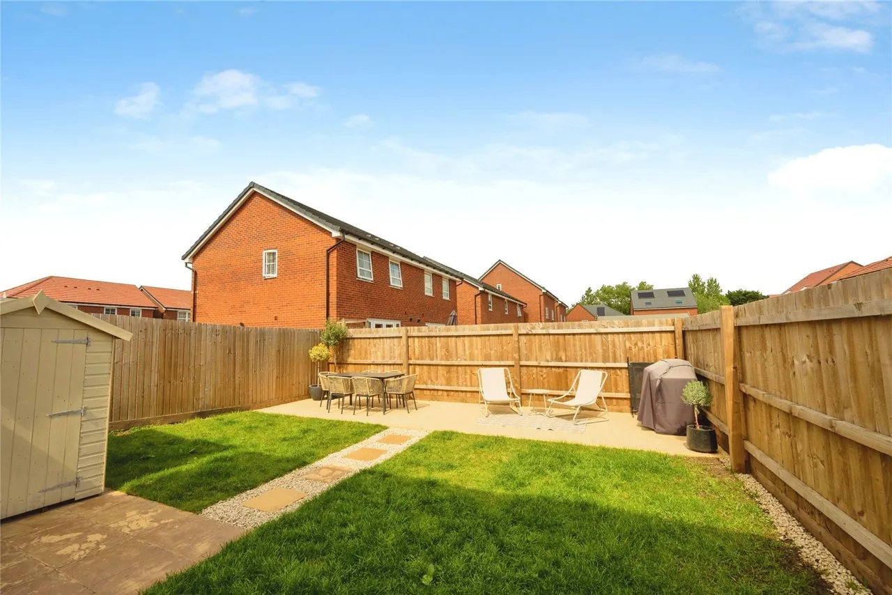 Axminster Drive, Stourport-on-Severn, DY13, photo 25
