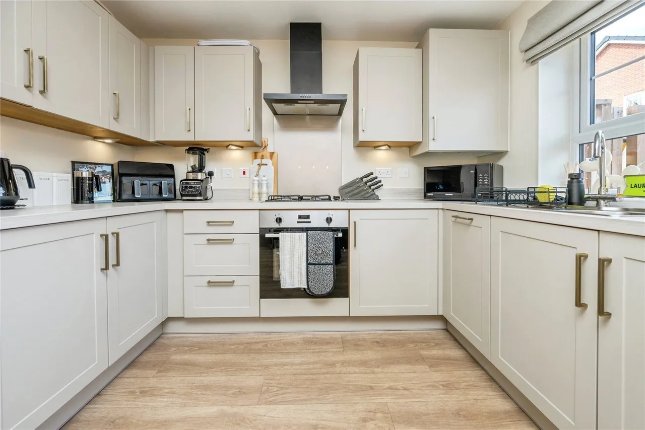 Axminster Drive, Stourport-on-Severn, DY13, photo 11