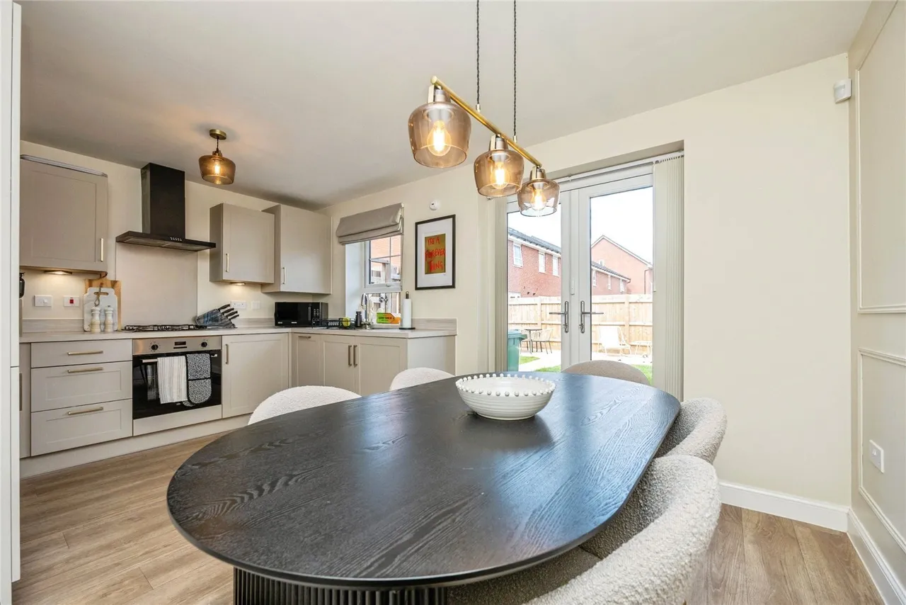 Axminster Drive, Stourport-on-Severn, DY13, photo 8